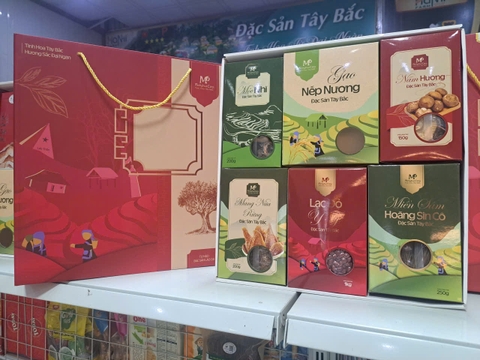 Sét quà gồm măng, miến, mộc nhĩ, nấm hương, lạc đỏ, gạo nếp
