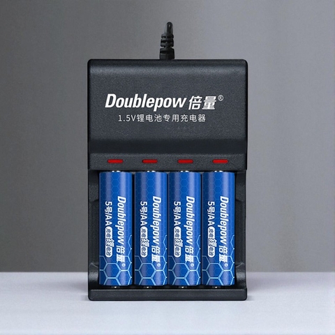 Bộ sạc Doublepow L152 1.5V 450Ah 4 chỗ