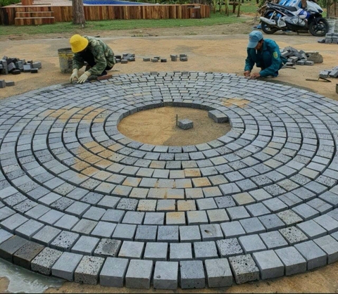 Đá cubic bazan băm mặt