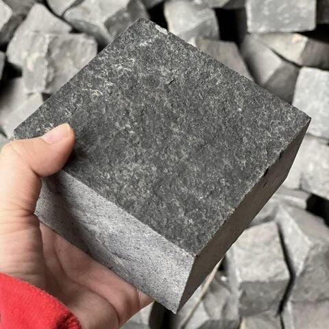 Đá cubic bazan khò lửa