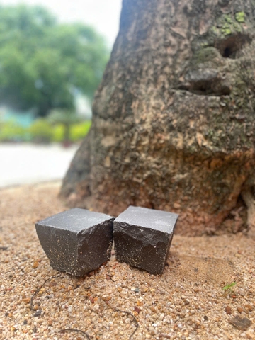 Đá cubic đen