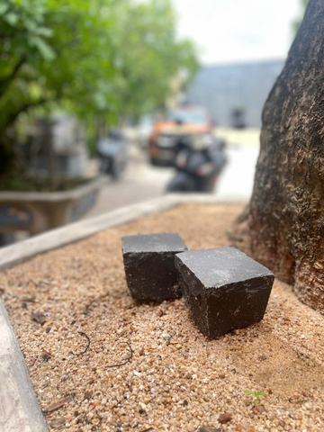 Đá cubic đen