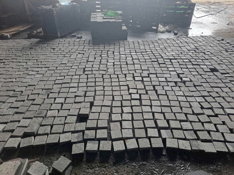 Đá cubic bazan cắt thô