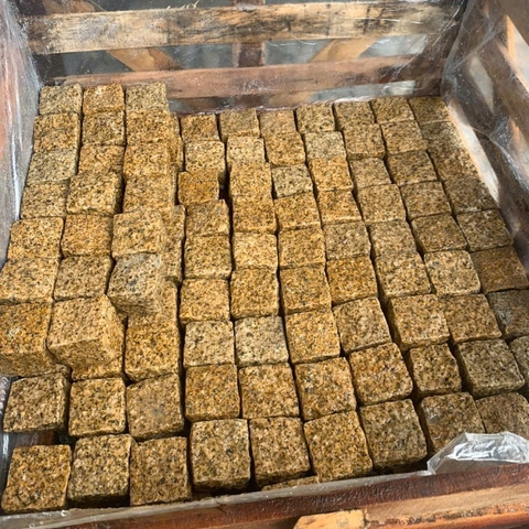 Đá Bazan Cubic (Pac vàng)