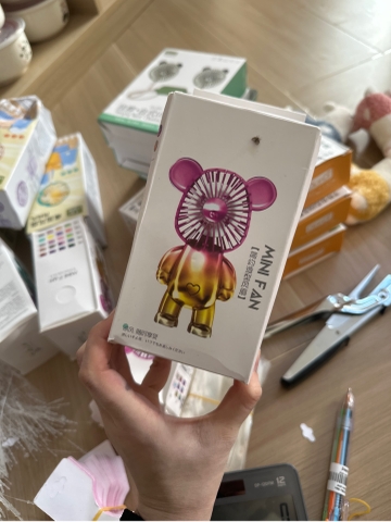 Quạt Gấu Bearbrick