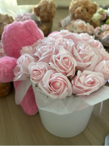 Gấu Losto 30cm Ôm Hoa Đèn 19cm