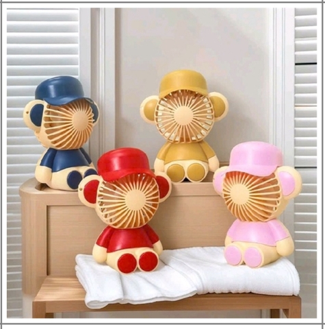 Quạt Chú Gấu Đội Mũ