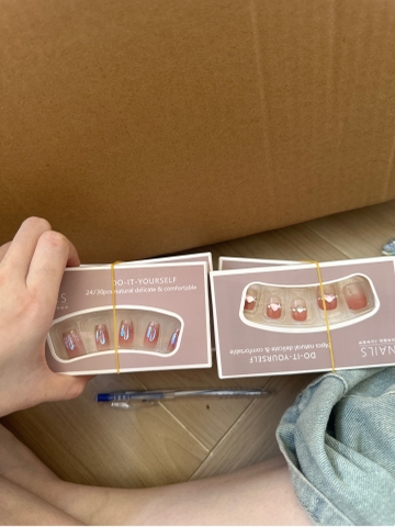 Nails (1 Hộp 30 Cái)