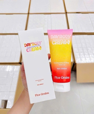 Sữa dưỡng thể FIVE GRAINS Day Body 200ml - sáng da nâng tông ban ngày