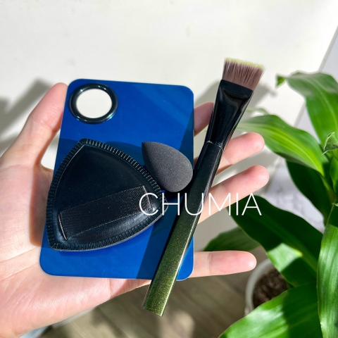 Set 4 món: Khay trộn nền, 2 mút, 1 cọ tán