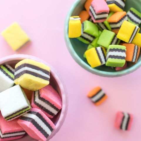 KẸO DẺO CAM THẢO ĐA SẮC RJ's Licorice Tall Sorts, 70g