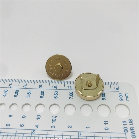 Nút hít nam châm làm túi xách