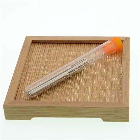 Set 12 chiếc kim khâu kèm lọ đựng