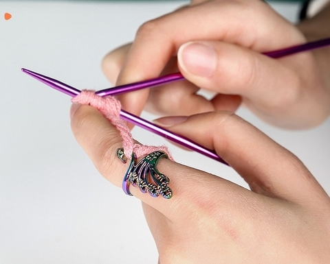 Nhẫn cố định len sợi khi đan móc