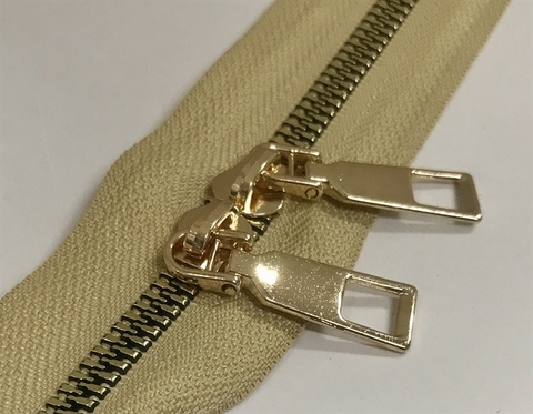 1 chiếc đầu kéo khoá