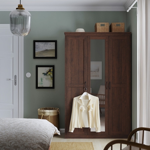 Tủ quần áo IKEA SONGESAND mang đến vẻ đẹp truyền thống