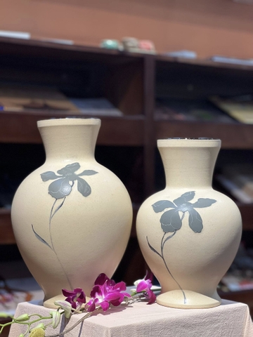 Lọ hoa men mộc vẽ tay