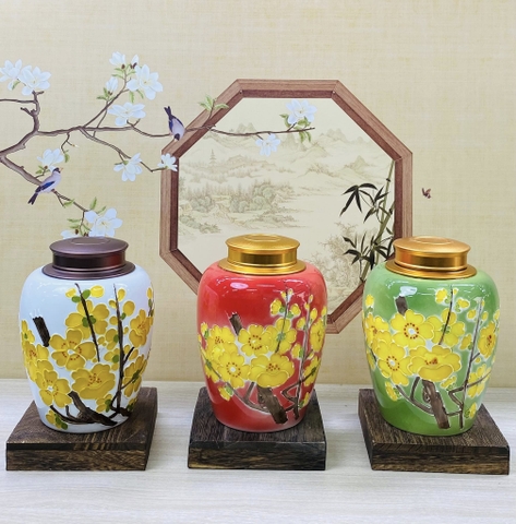 Bình trà sứ hoa nổi in vàng kim