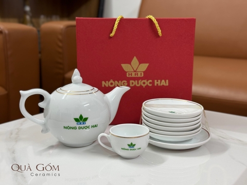 Bộ ấm chén trắng viền vàng Công ty nông dược HAI