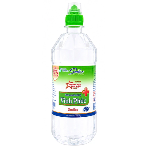 Nước muối Vĩnh Phúc Smiles Natri Clorid 0.9 giúp làm sạch răng, khử mùi hôi miệng (chai x 600ml)