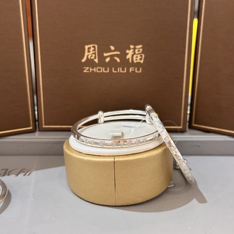 Cặp Vòng Tay Bạc Trẻ Em S990 – Khắc Biểu Tượng May Mắn Và Hoa Văn Cổ Điển