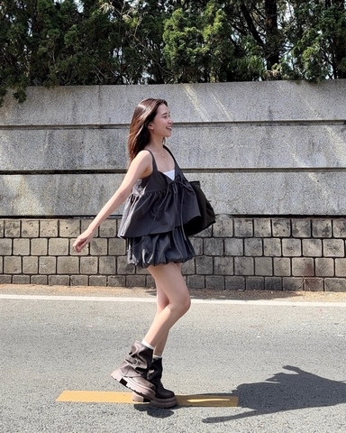 Chiếc áo màu xám