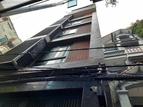 NHÀ PHÂN LÔ  TRUNG KÍNH