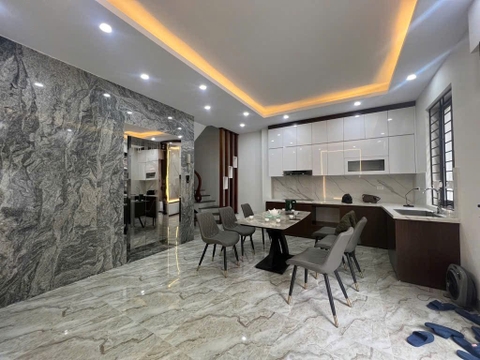 NHÀ PHÂN LÔ TRUNG KÍNH