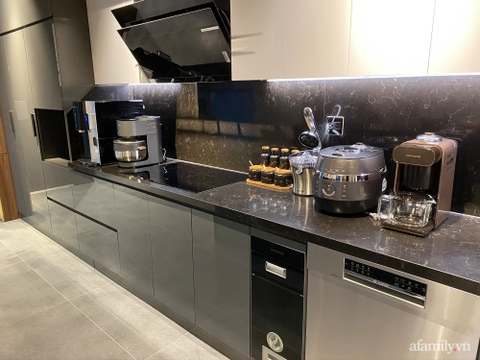 Căn bếp trong mơ với đủ đồ hiện đại của mẹ đảm ở Hà Nội