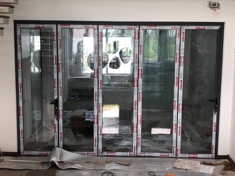 Vách, cửa nhôm xingfa