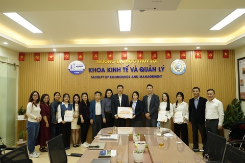 VECOM trao học bổng cho sinh viên Trường Đại học Thuỷ Lợi