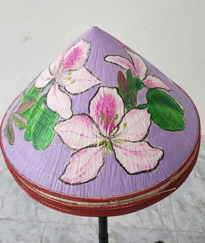 Tranh trên nón lá