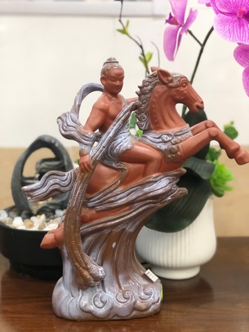 Tượng Thánh Gióng TTGKB01 – Gốm Bát Tràng, Sức Mạnh & May Mắn