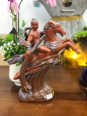 Tượng Thánh Gióng Gốm Nâu Đỏ TTGKB03 – Thu Hút Tài Lộc, Bảo Vệ Gia Chủ