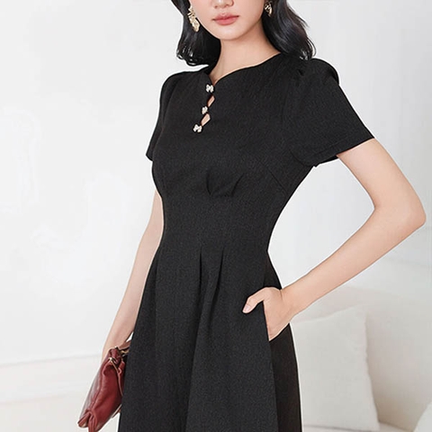 Đầm chữ A cổ cách điện