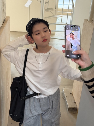 AD Trắng Nút Cổ Ly