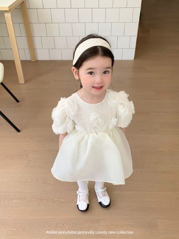 Suit Voan Kem Hoa Ngực Nổi Kèm Vớ Jenny