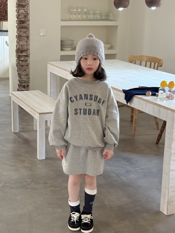 Set Ngắn Áo Váy Xám Chữ Xanh KM