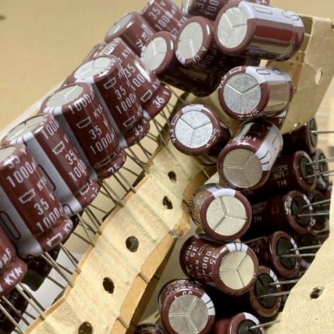 2 cái tụ điện hóa 1000uF 35V 1000uF35V KYA chính hãng NCC kích thước 12x20mm