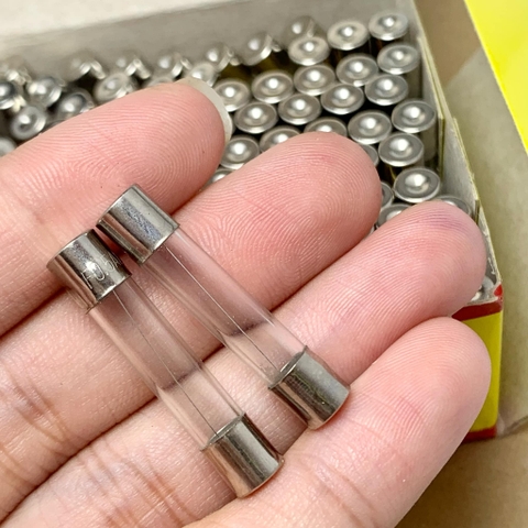 5 cái cầu chì ống thủy tinh 250V 12A kích thước 6x30mm