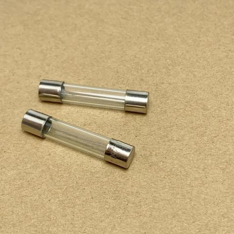 5 cái cầu chì ống thủy tinh 250V 15A kích thước 6x30mm