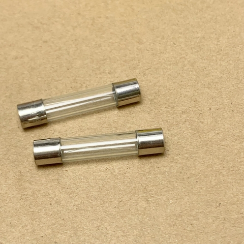 5 cái cầu chì ống thủy tinh 250V 1A kích thước 6x30mm