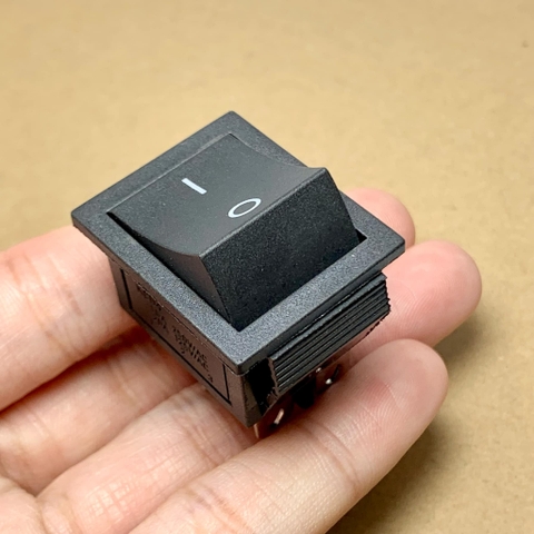 2 cái công tắc hình con thuyền KCD4 16A 250VAC 2 chế độ 6 chân kích thước 31x25mm