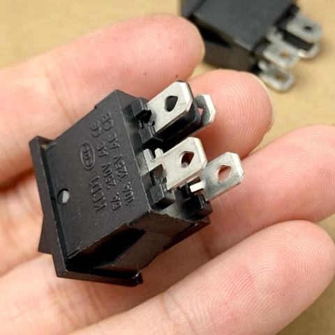 5 cái công tắc bập bênh KCD1-104 250V 6A 4 chân 2 chế độ 20x15mm
