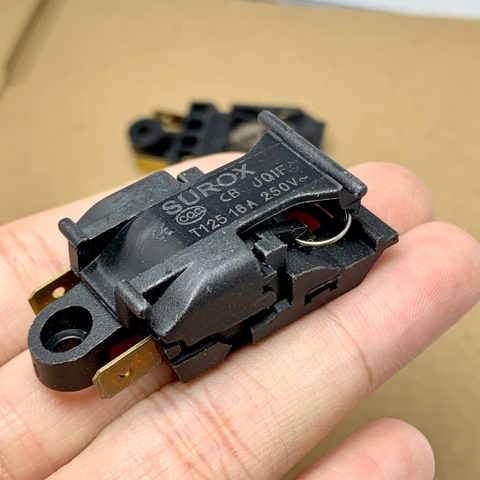2 cái công tắc role ấm siêu tốc SUROX 220VAC 16A XE-3-JB-01E