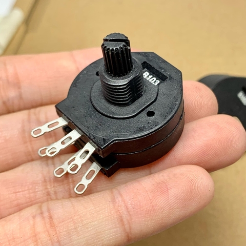 2 sản phẩm biến trở chiết áp volume máy hàn RVS28 B103 10KR 10Kohm 6 chân đôi