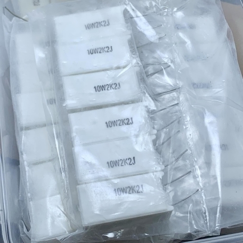 2 cái điện trở sứ 10W 2.2Kohm 2.2KR 2K2J kích thước 16x30mm