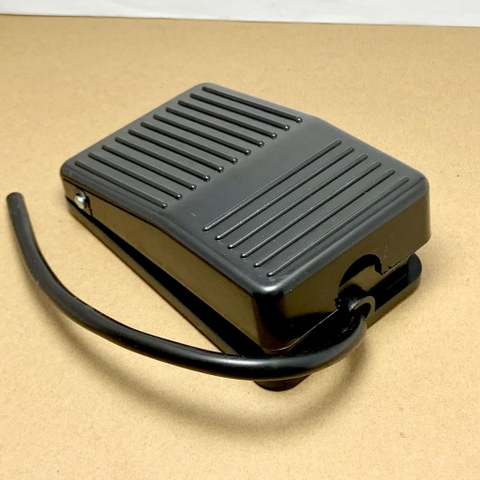 Công tắc bàn đạp chân con cóc TFS-1 380VAC 10A 3 dây COM NO NC