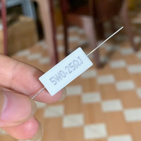 5 cái điện trở sứ 5W 0.25ohm 0.25R R25 kiểu chân ngang 22x10x10mm