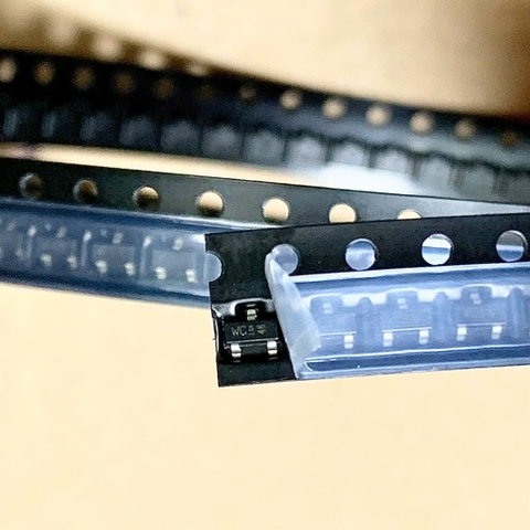 5 cái BCR133 E6327 WC TRANSISTOR TRIODE SMD 50V 100mA SOT-23